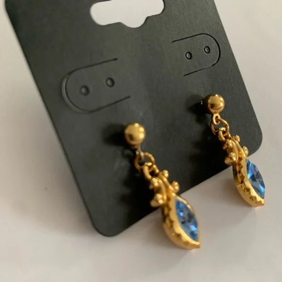 Vintage 1989 AVON Goldtone Blue Rhinestone Victorian Pierced Earrings - Picture 12 of 13